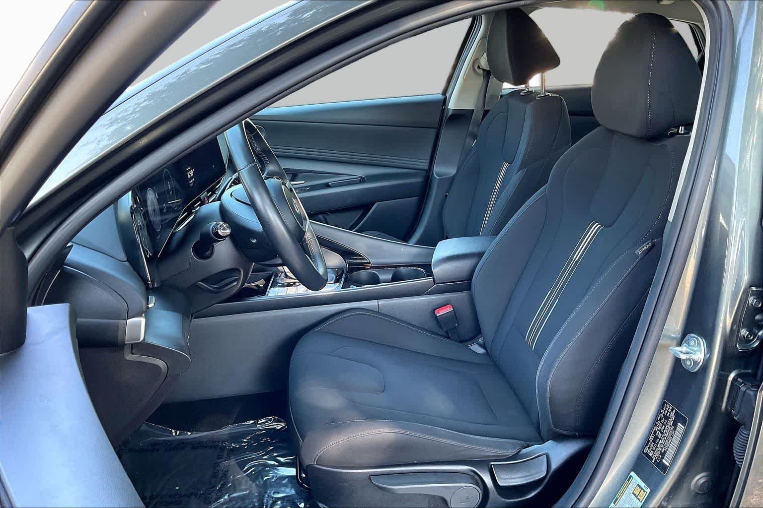 Used 2025 Amazon Gray Hyundai SEL Convenience image 8