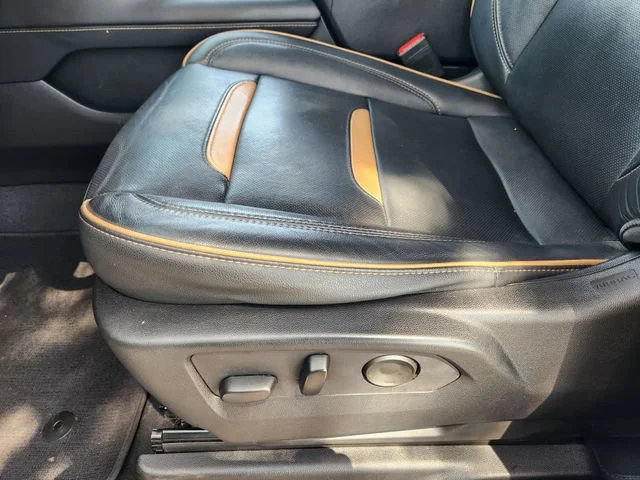 Used 2023 TITANIUM RUSH METALLIC GMC AT4 image 24