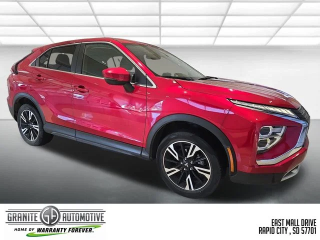 Used 2025 Red Mitsubishi SE image 8