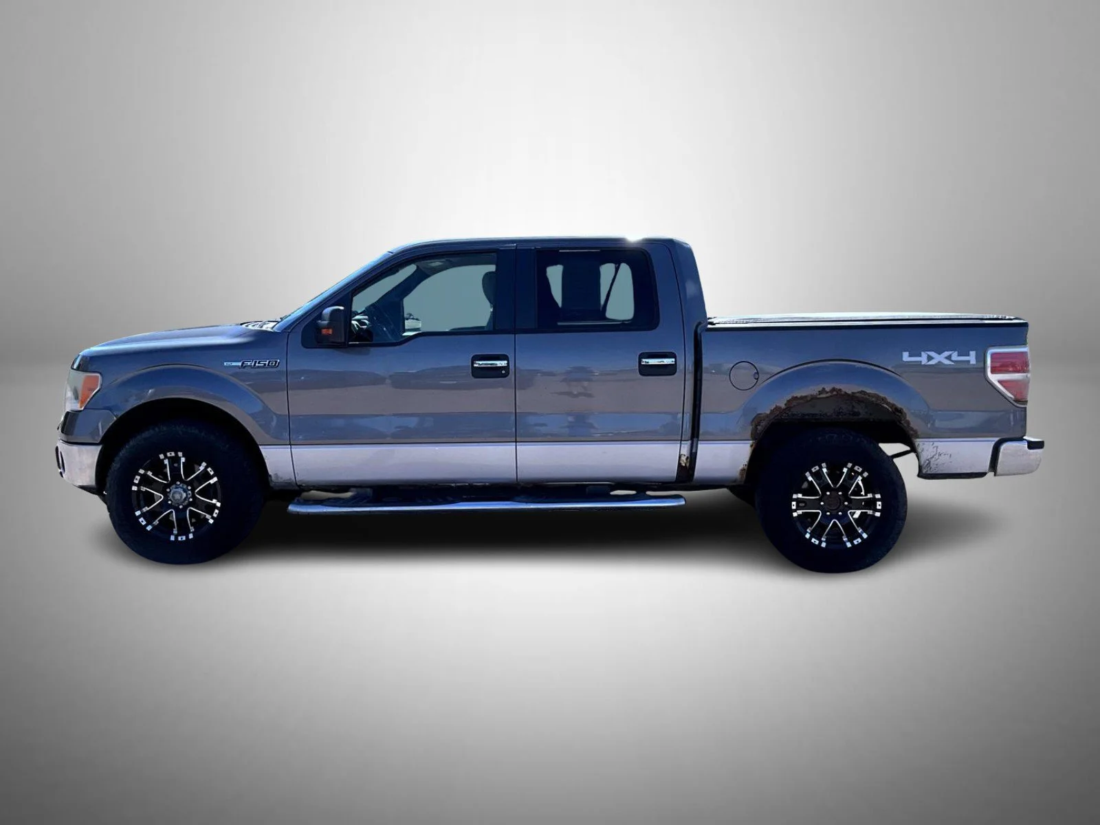 Used 2010 Gray Ford XL image 9