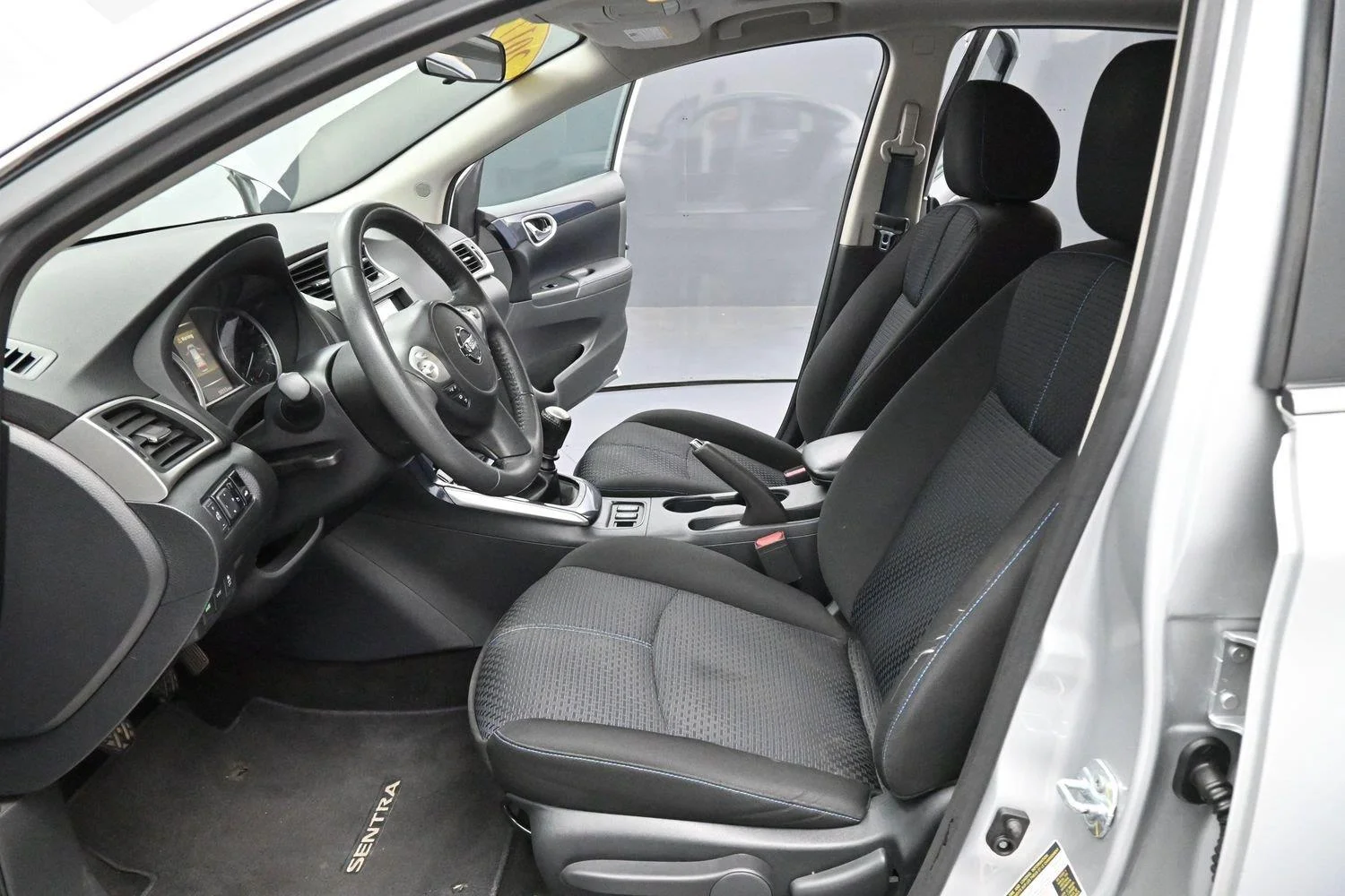 Used 2017 Brilliant Silver Nissan SR Turbo image 12