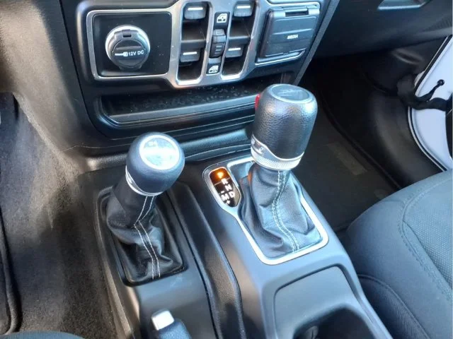 Used 2023 White Jeep Overland image 28