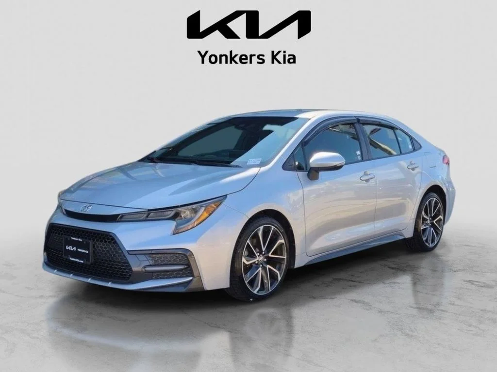 Used 2020 Silver Toyota SE image 1