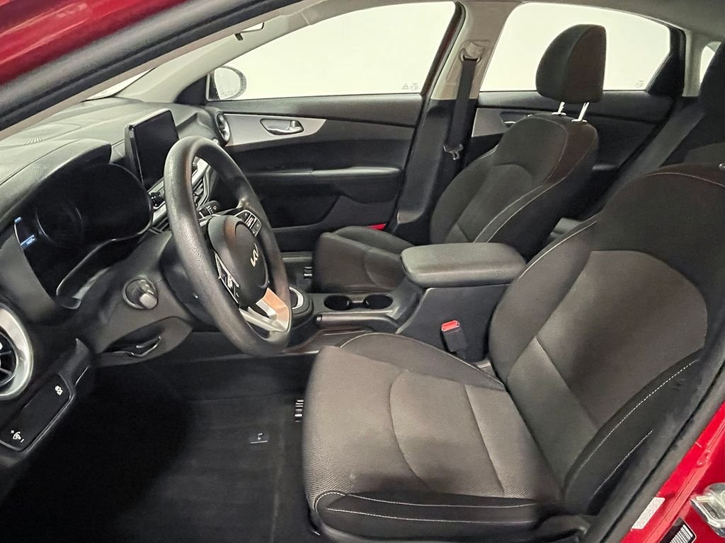 2023 Kia Forte LXS photo 2