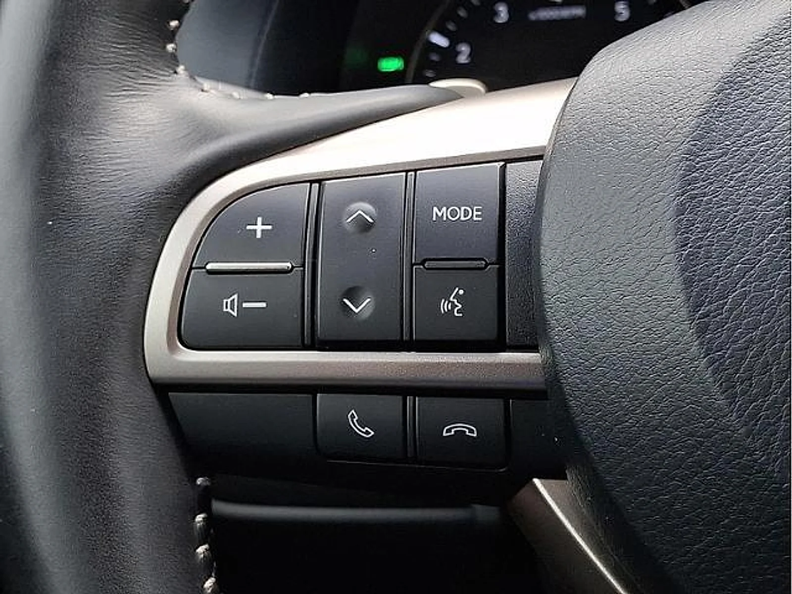 Used 2020 Atomic Silver Lexus  image 22