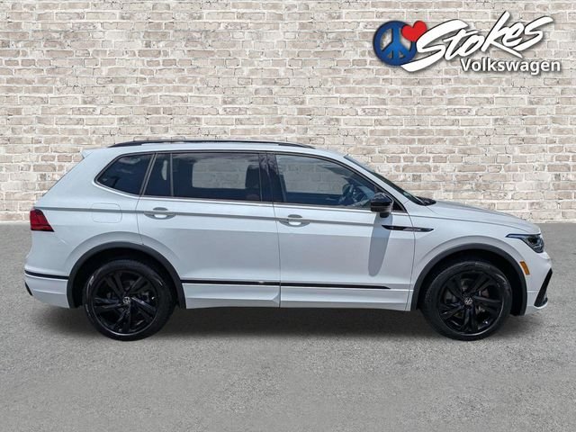 Used 2023 White Volkswagen 2.0T SE R-Line Black image 2