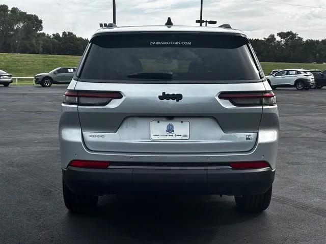 New 2026 Silver Jeep  image 6