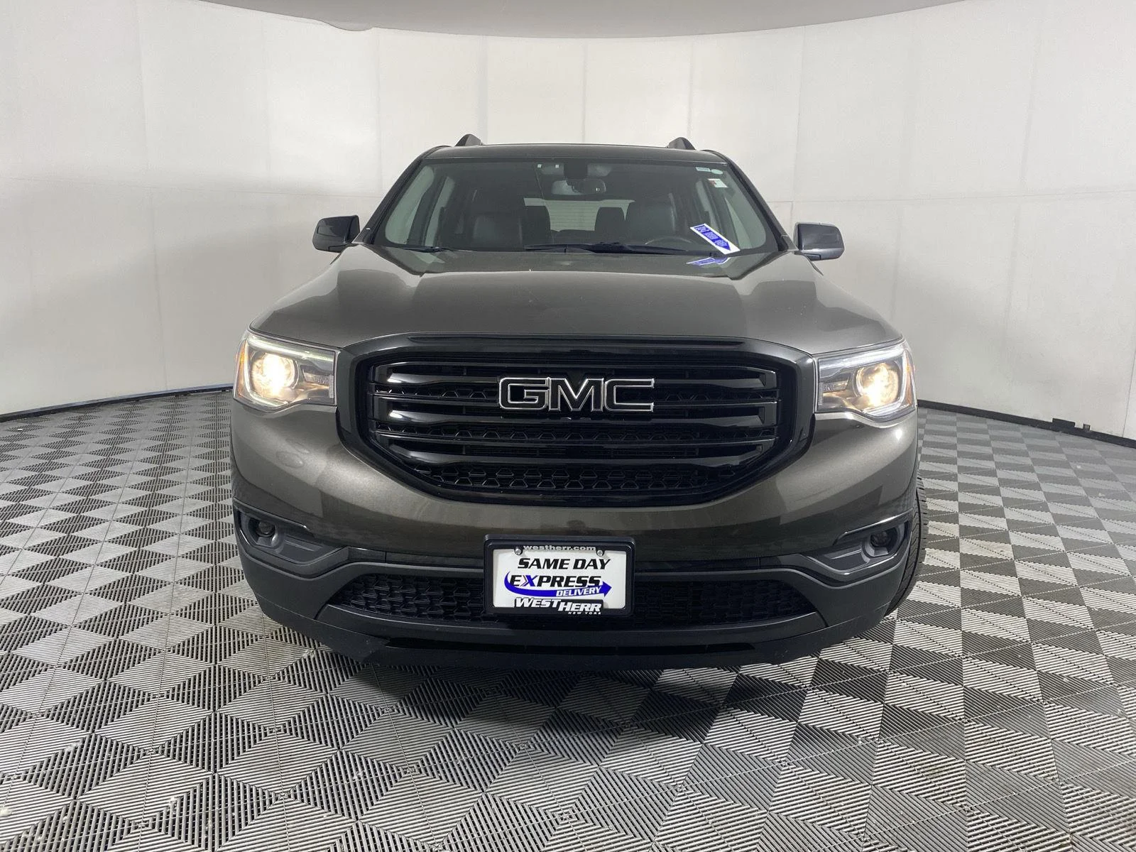 Used 2019 Smokey Quartz Metallic GMC SLT image 2