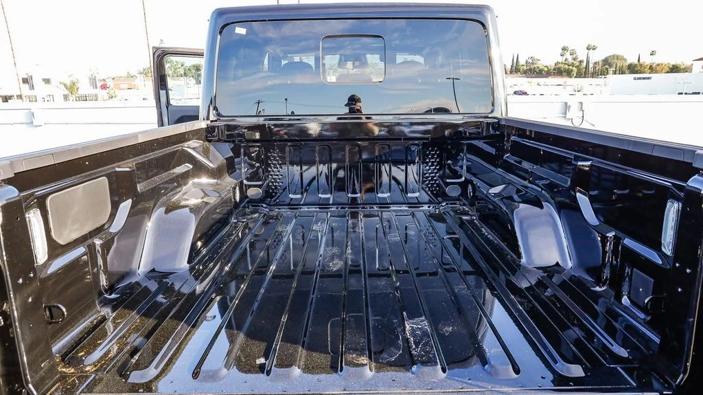 New 2026 Black Jeep Mojave image 31