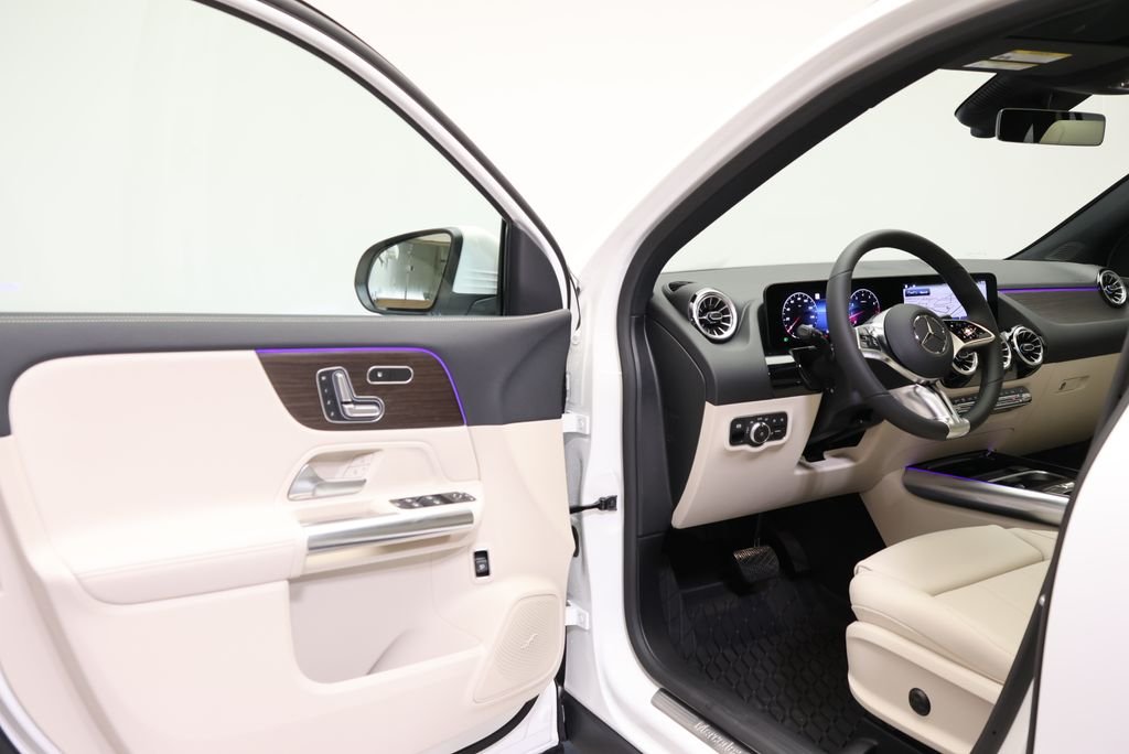 New 2026 Polar White Mercedes-Benz GLA 250 image 37