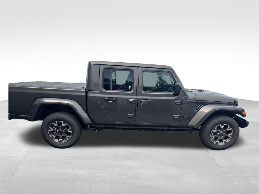 New 2026 Granite Crystal Metallic Clear-Coat Exterior Paint Jeep Sahara image 6