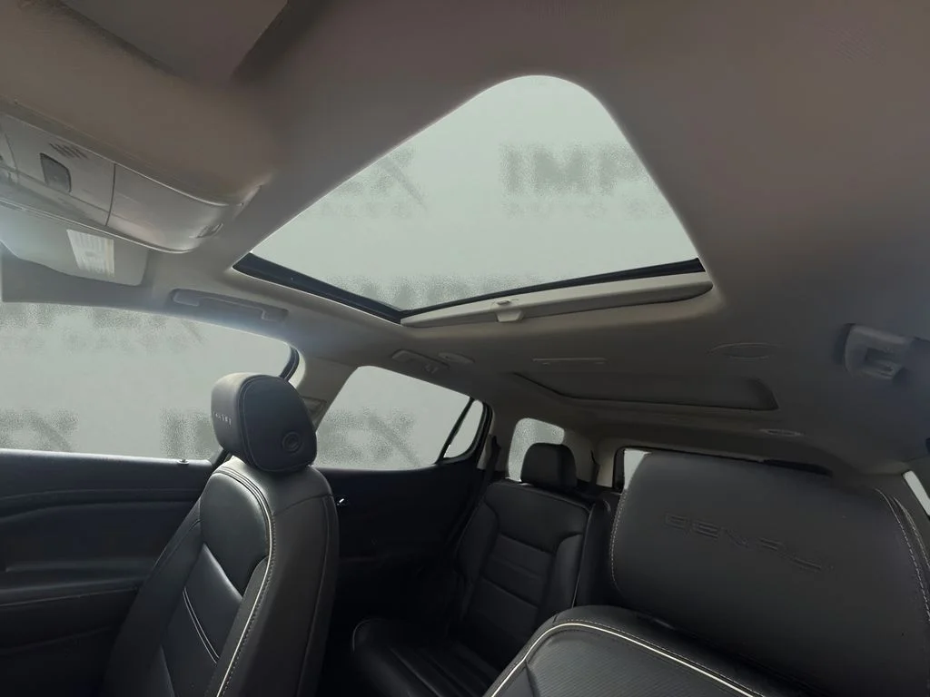 Used 2021 White GMC Denali image 6