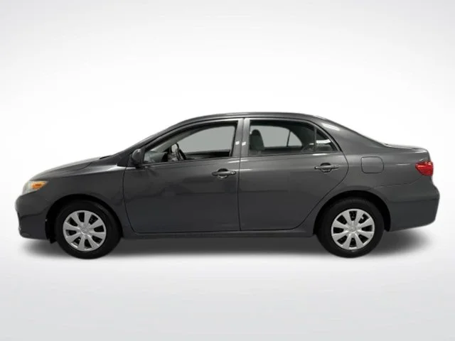Used 2013 Gray Toyota L image 5