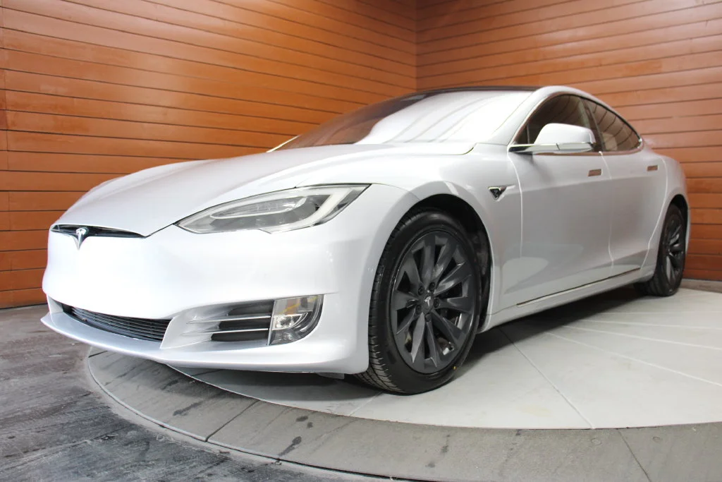 Used 2018 Obsidian Black Metallic Tesla  image 1