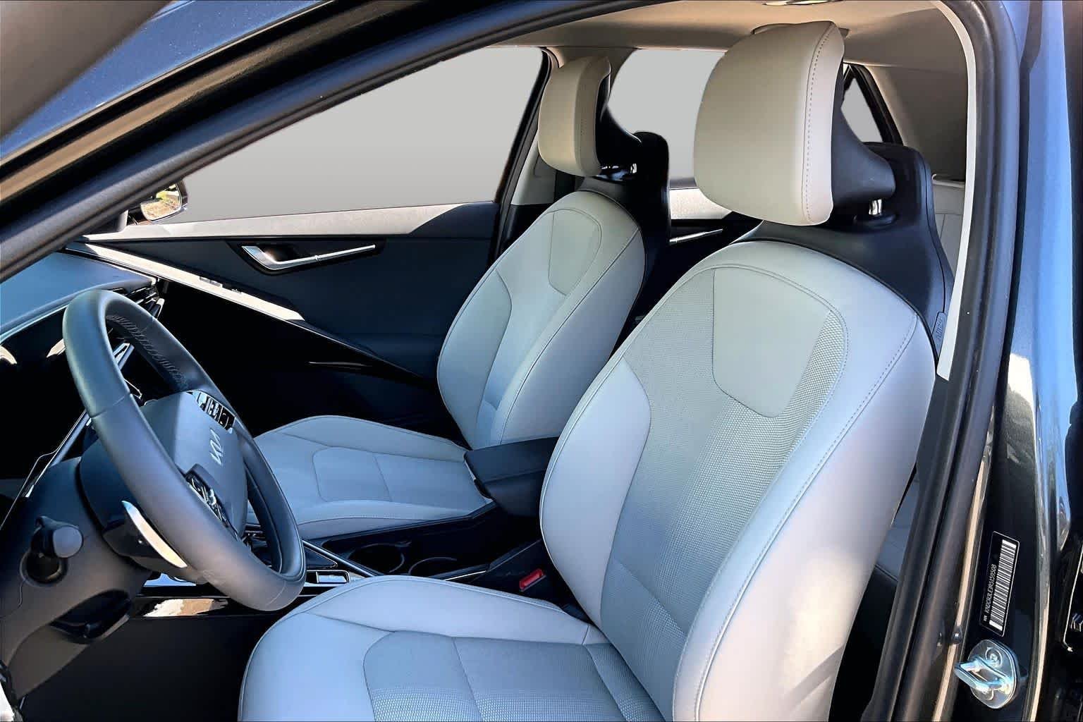 Used 2024 Graphite Gray Kia EX Touring image 8
