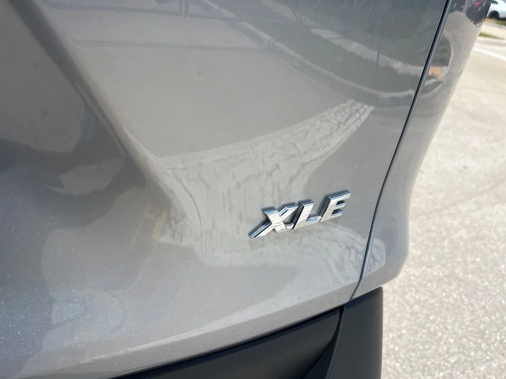 Used 2025  Toyota XLE image 26