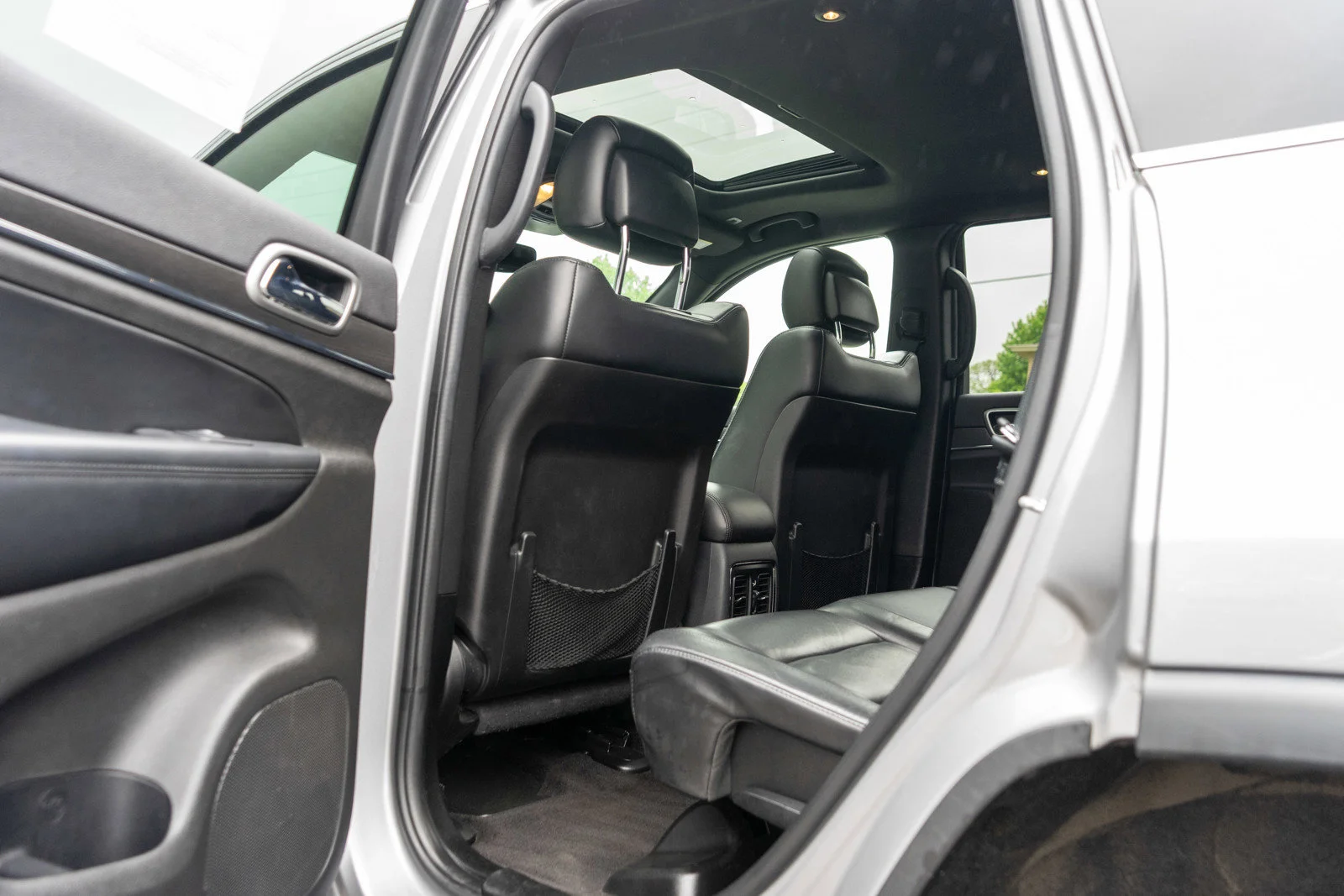Used 2018 Billet Silver Metallic Clearcoat Jeep Limited image 24