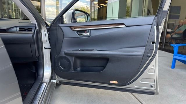 Used 2017 Atomic Silver Lexus 300h image 21