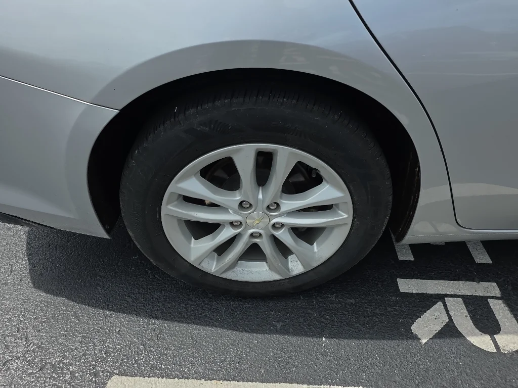 Used 2018 SILVER ICE METALLIC Chevrolet LT image 3