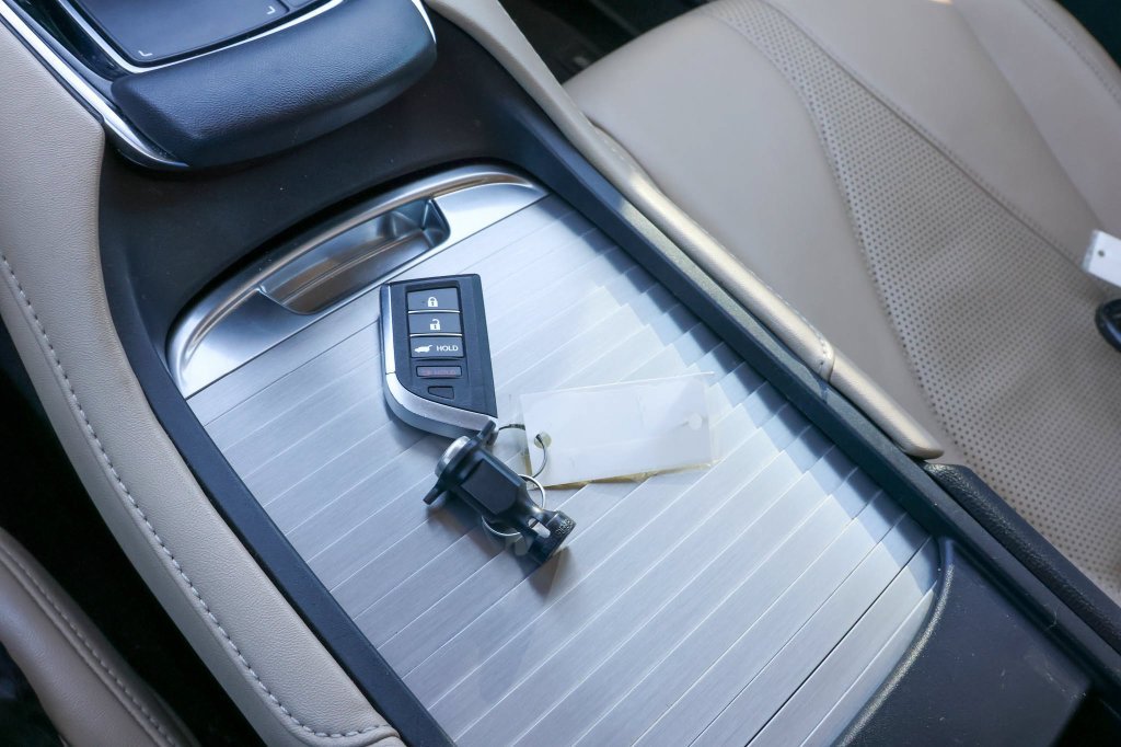 Used 2023 White Acura w/Technology Package image 22