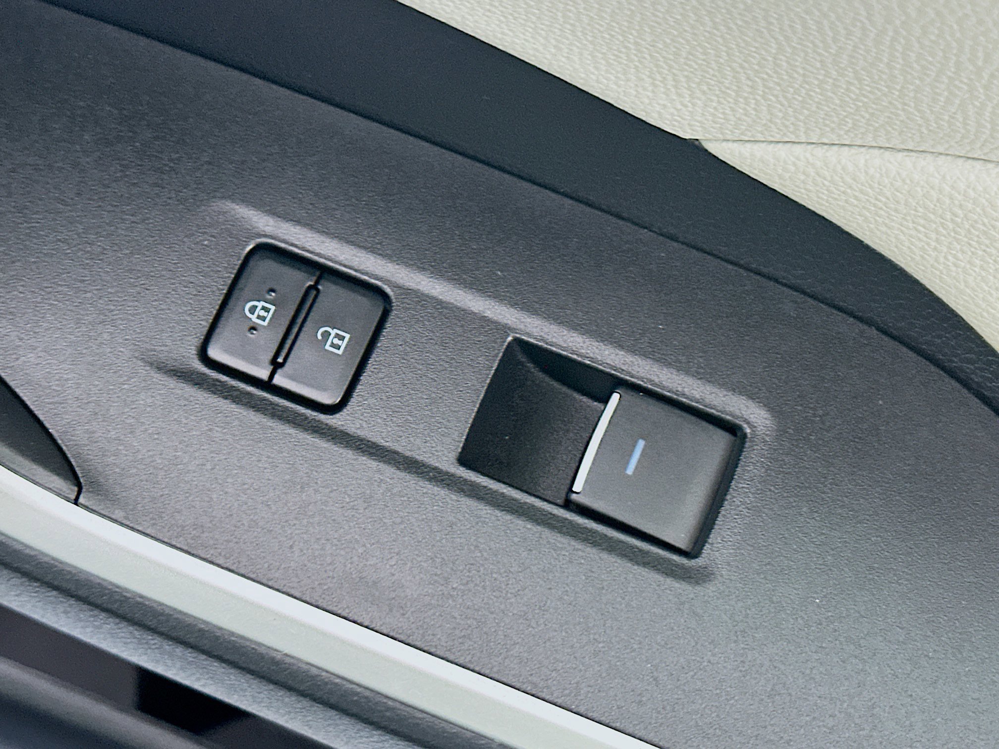 Used 2025 Midnight Black Metallic Toyota XLE image 29