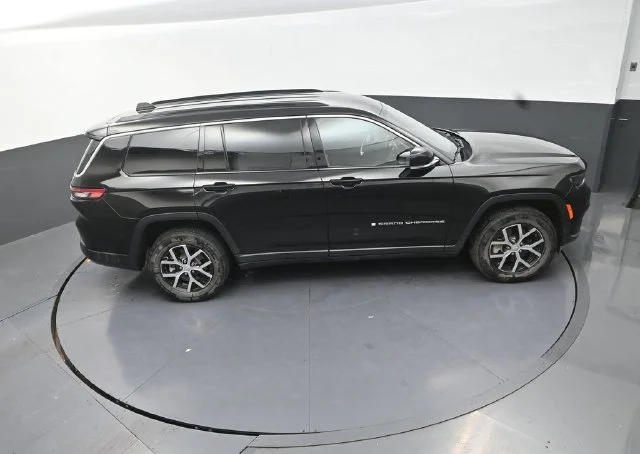 Used 2025 Black Jeep Limited image 18