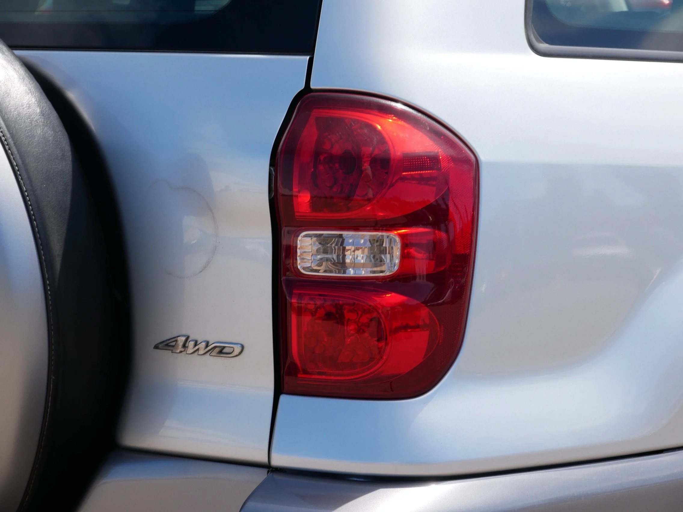Used 2004 Titanium Metallic Toyota  image 17