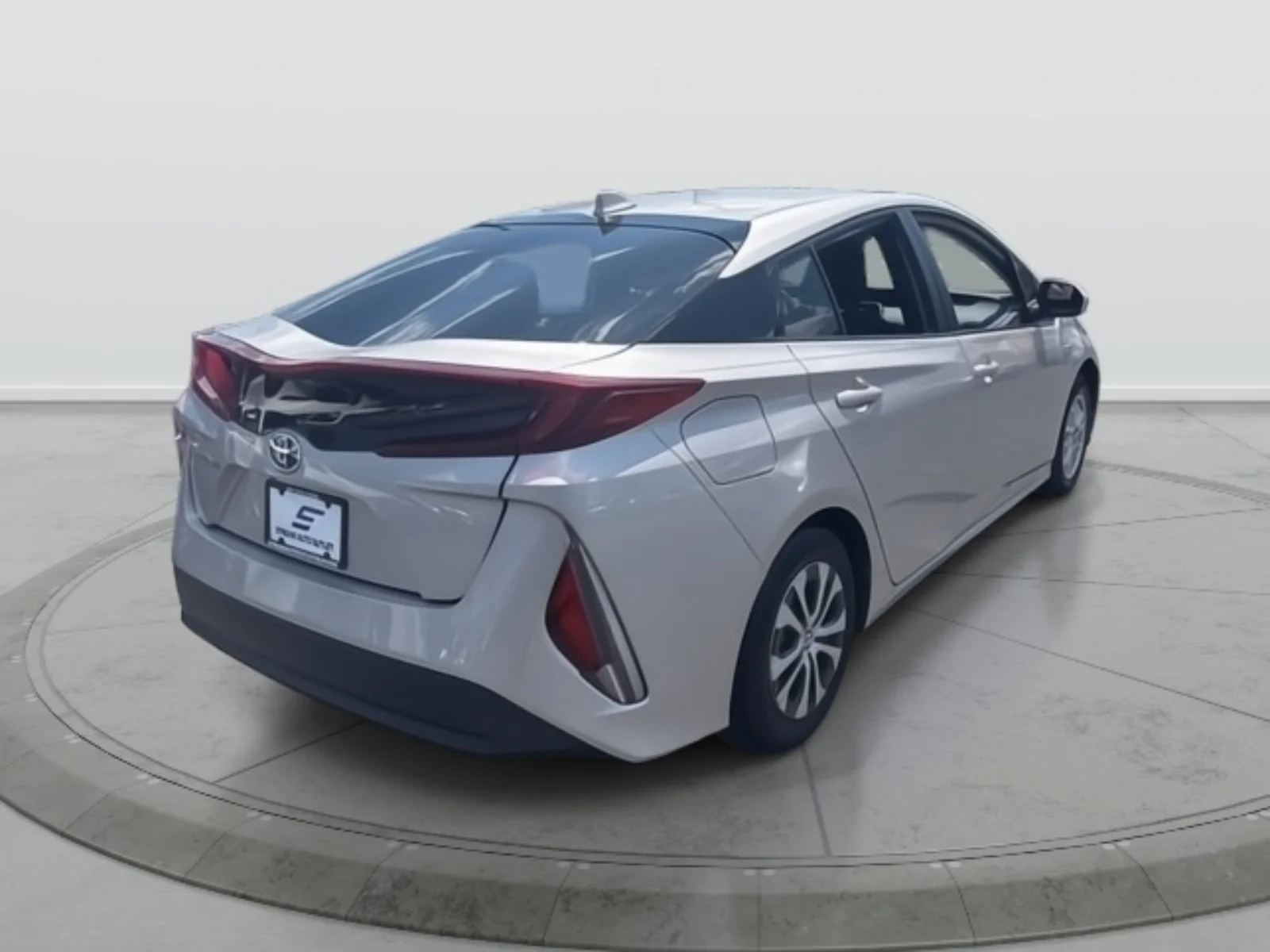 Used 2022 Silver Toyota LE image 6