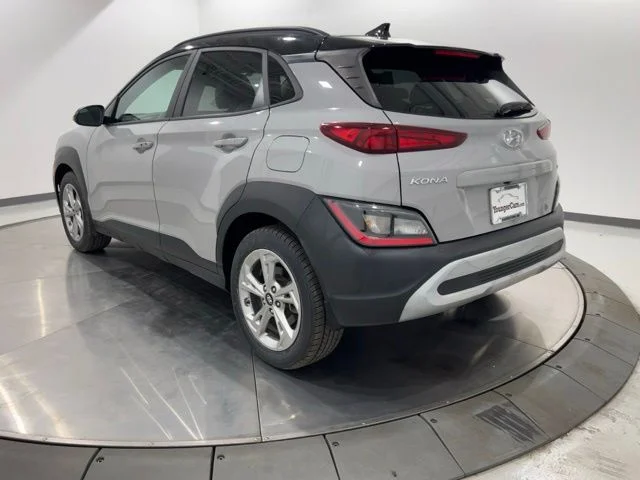 Used 2022 Silver Hyundai SEL image 3