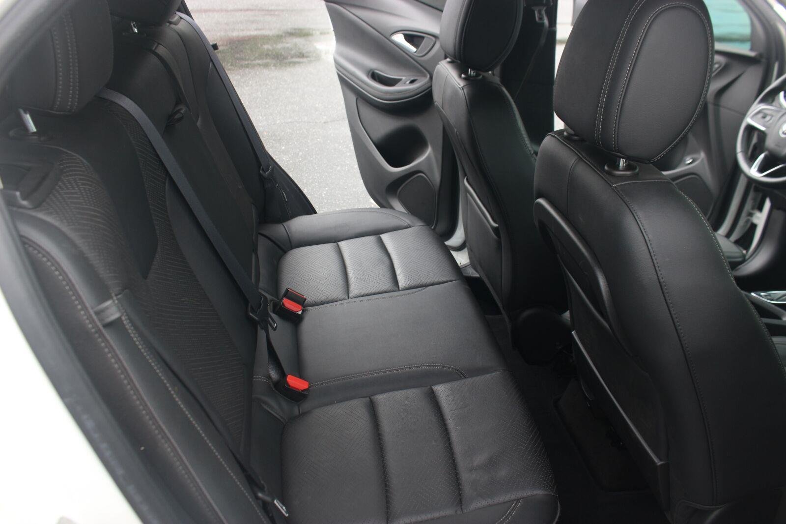 Used 2022 White Frost Tricoat Buick Essence image 35