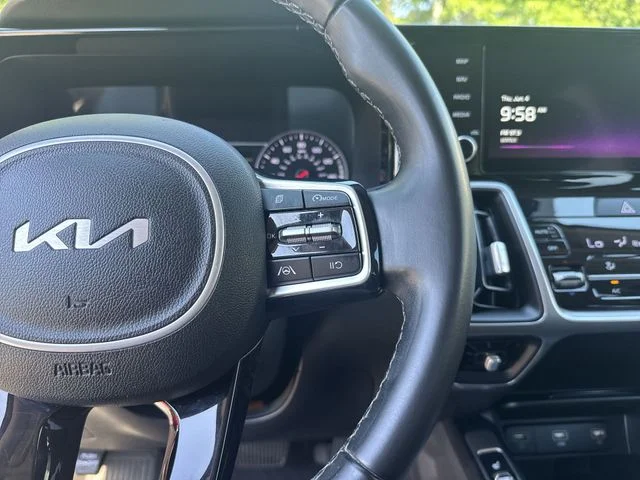 Used 2022 Red Kia S image 18