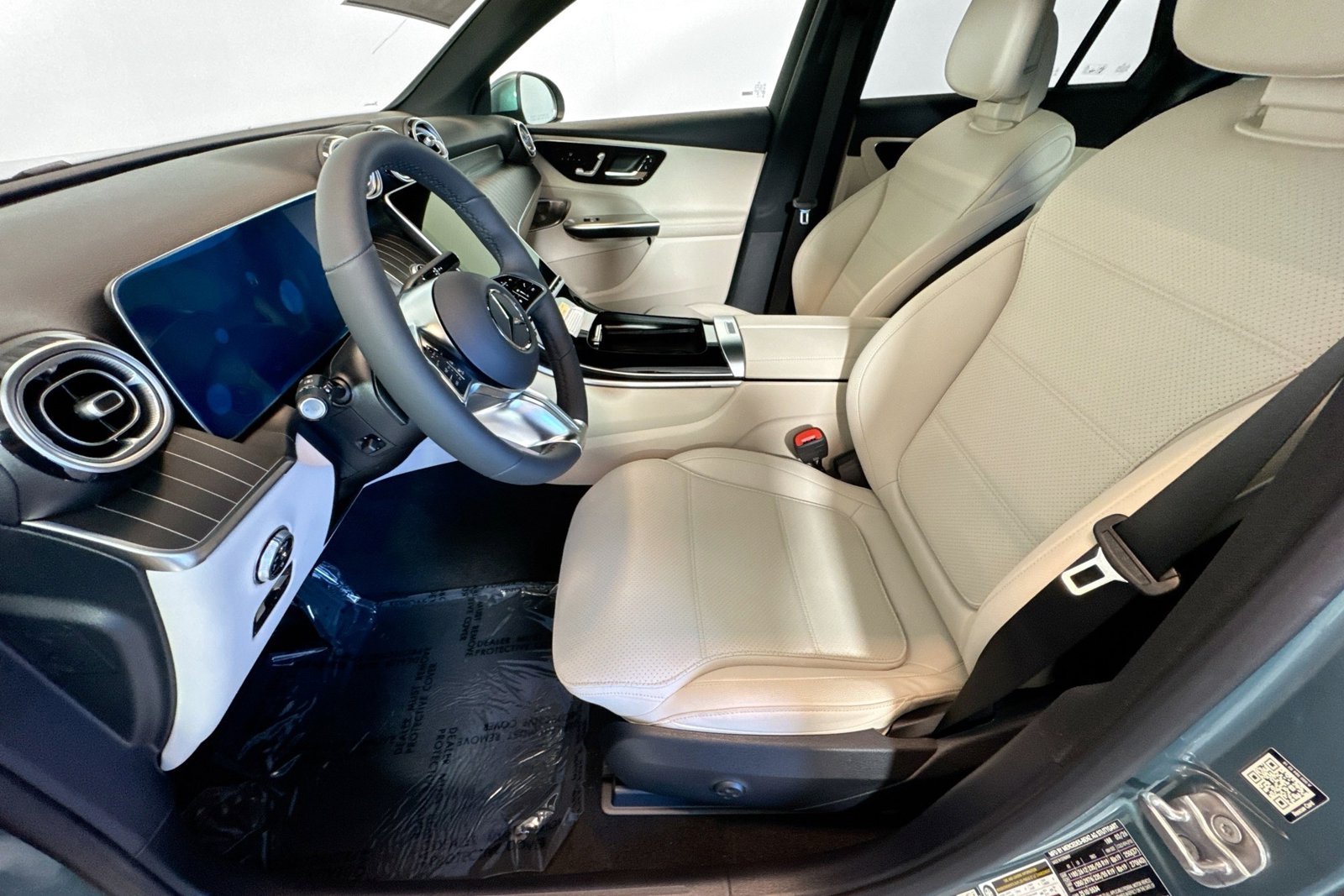 New 2026 Verde Silver Metallic Mercedes-Benz GLC 300 image 18