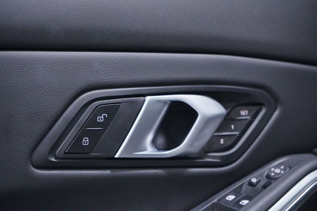 2025 BMW 3 Series 330i - Photo 19