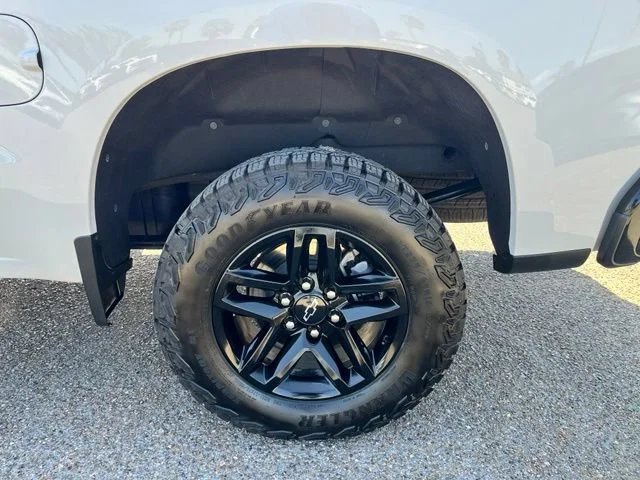 Used 2025 Summit White Chevrolet LT Trail Boss image 9