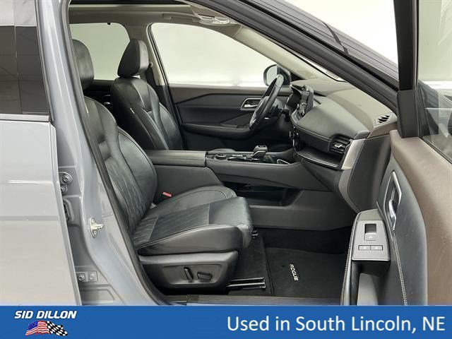 Used 2021 Boulder Gray Pearl/Super Black Nissan Platinum image 26