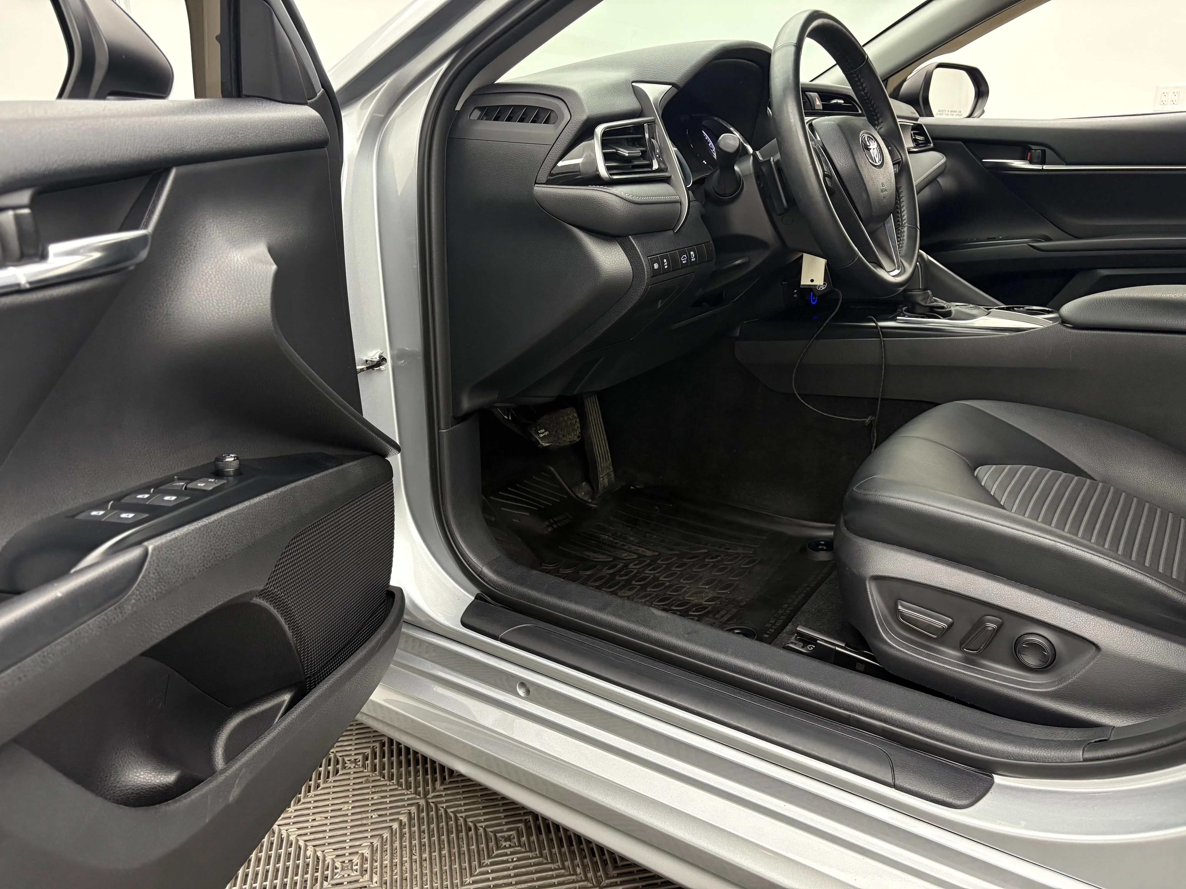 Used 2019 Celestial Silver Metallic Toyota SE image 13