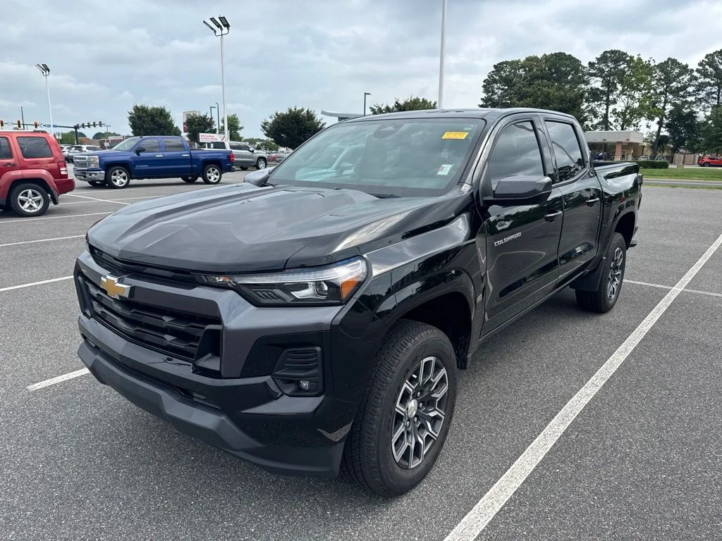 Used 2023 Black Chevrolet LT image 3