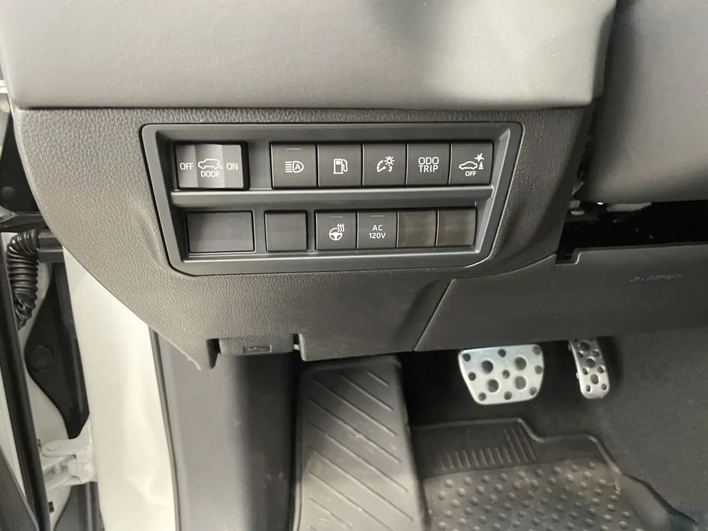 New 2026 Wind Chill Pearl Toyota Platinum image 19
