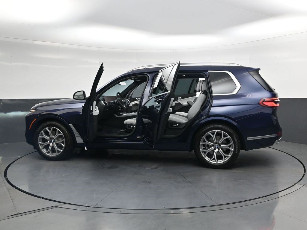 Used 2026 Tanzanite Blue II Metallic BMW xDrive40i image 31