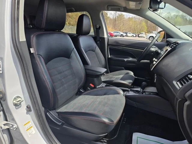 Used 2025 White Mitsubishi  image 21