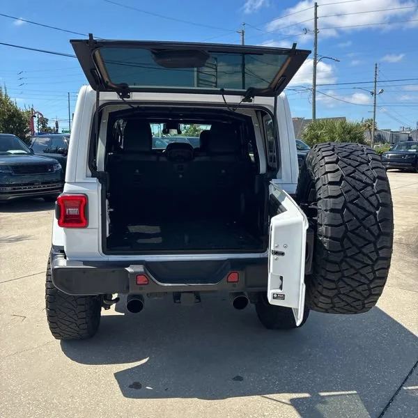 Used 2021 White Jeep Unlimited Sahara image 16