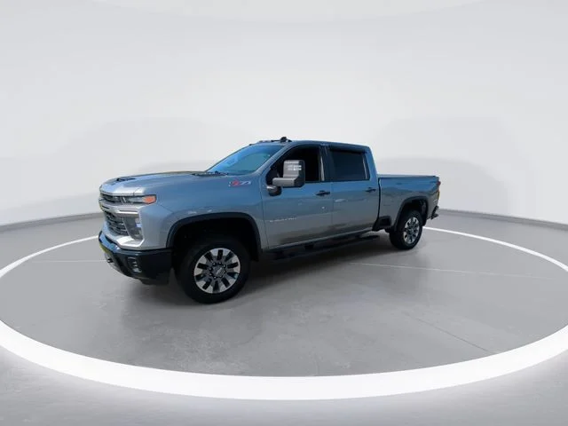 Used 2025 Gray Chevrolet Custom image 4