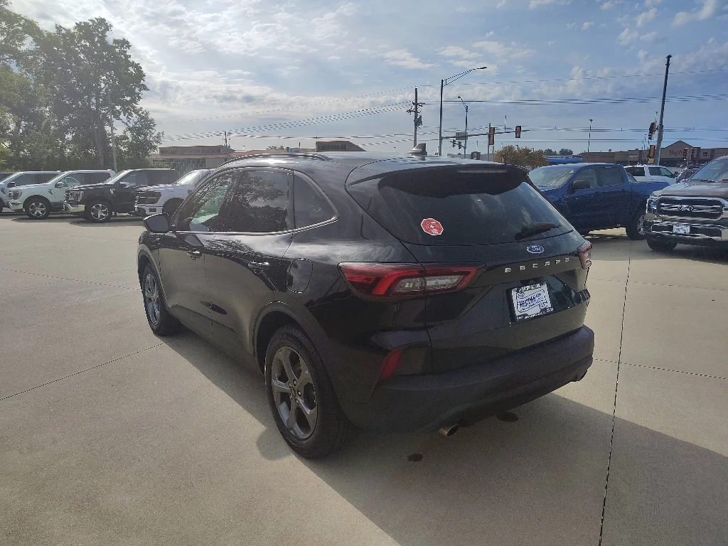 Used 2025 Agate Black Metallic Ford ST-Line image 6