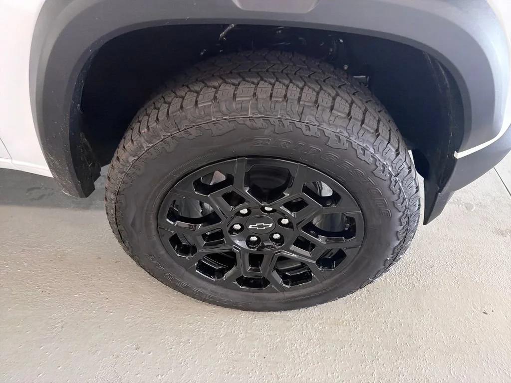 New 2026 Summit White Chevrolet Trail Boss image 4