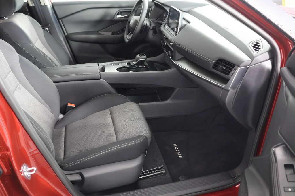 Used 2026 Scarlet Nissan SV image 23