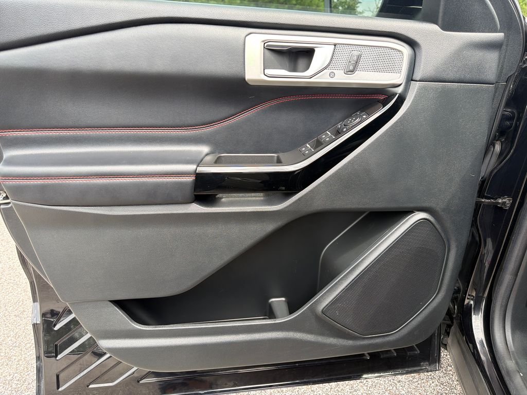 Used 2022 Agate Black Metallic Ford ST-Line image 26