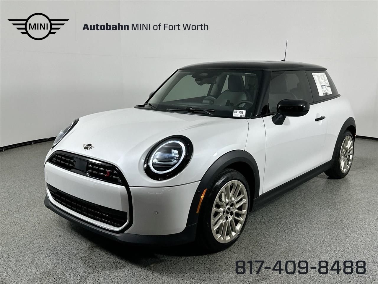 2025 MINI Hardtop Cooper S Signature's photo