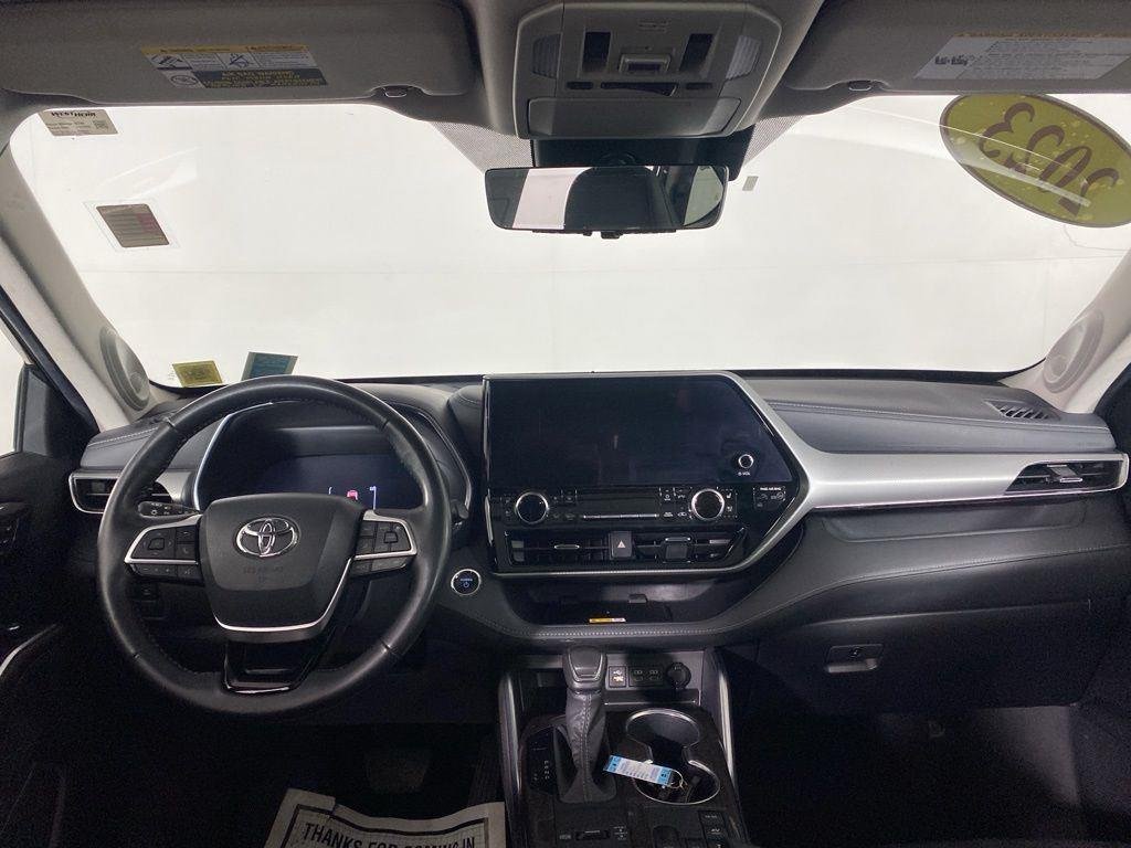 Used 2023 Midnight Black Metallic Toyota Platinum image 34