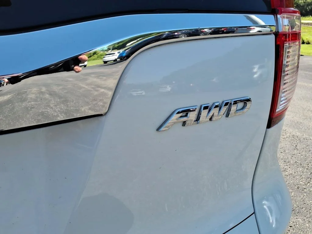 Used 2016 White Honda Touring image 21