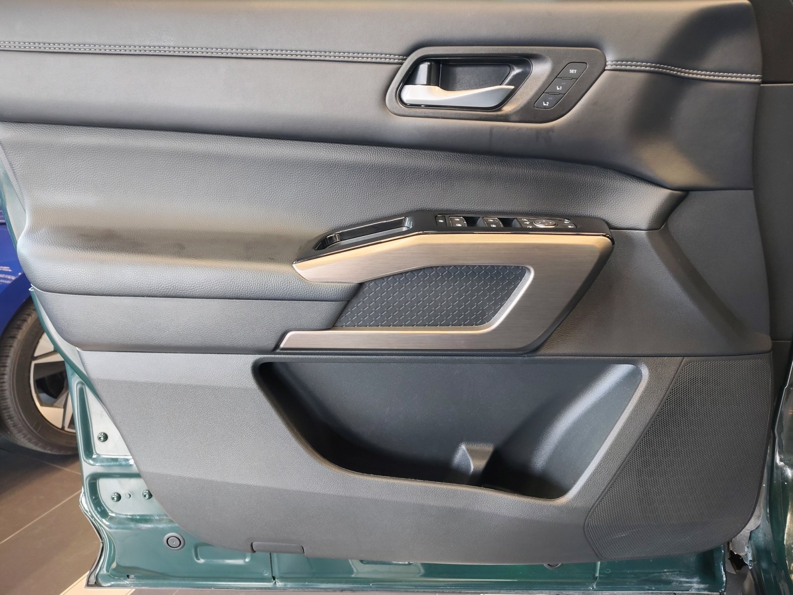 Used 2024 Obsidian Green Pearl Nissan Platinum image 31